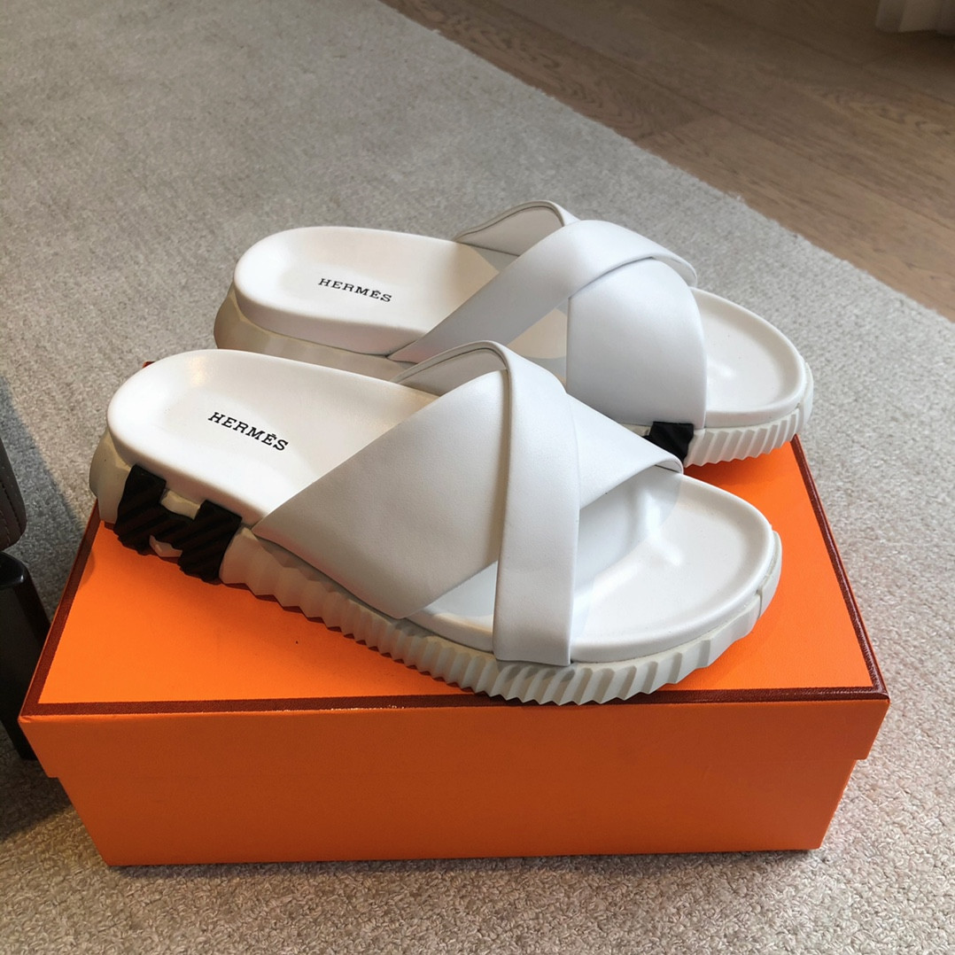 ua H**mes infra sandal
