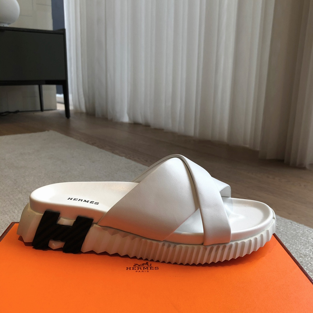 ua H**mes infra sandal