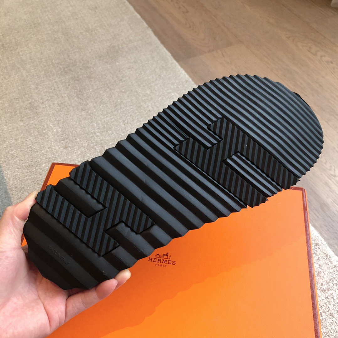 ua H**mes infra sandal