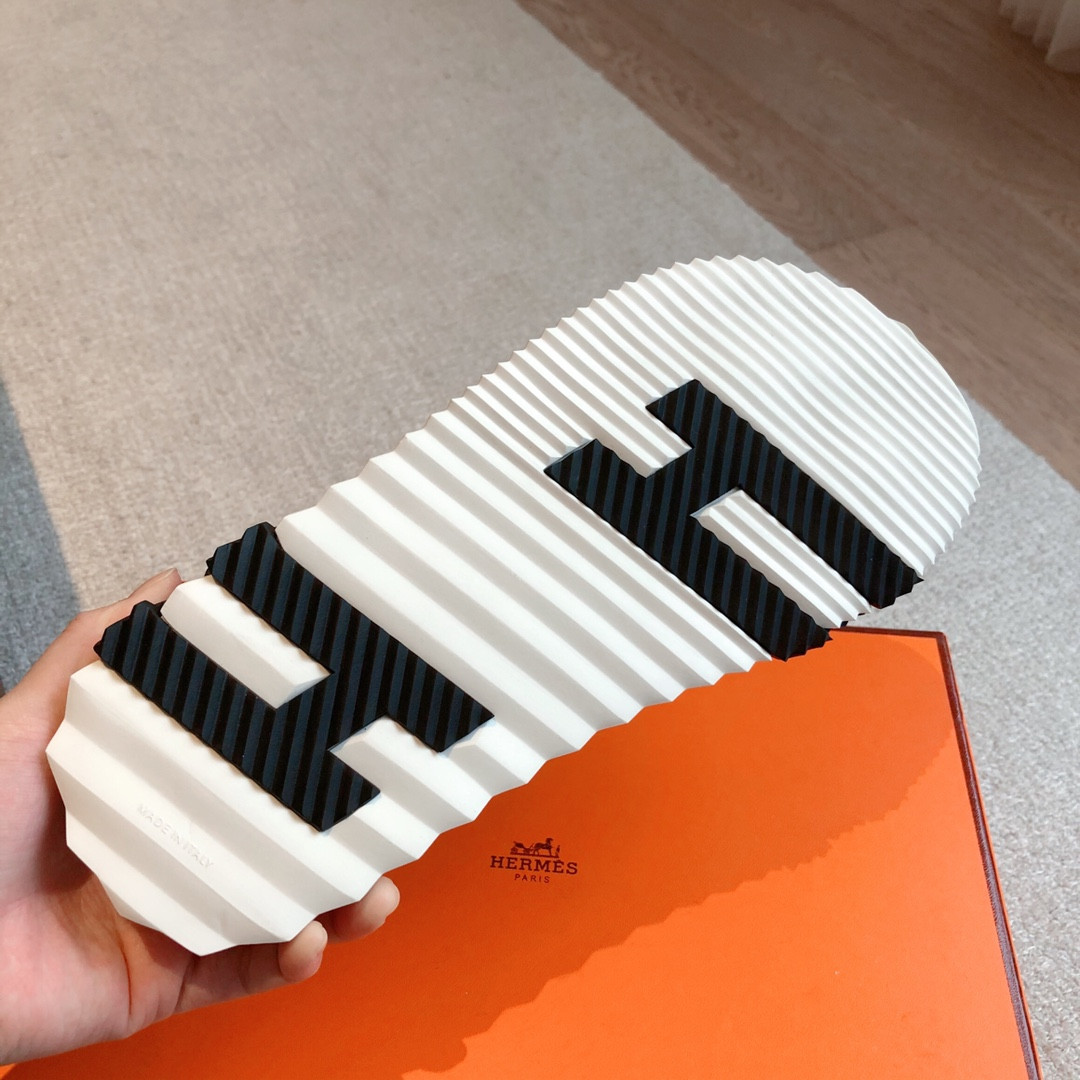 ua H**mes electric sandal