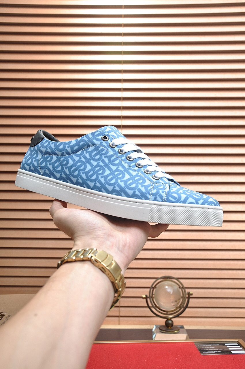 ua B**rry sneakers