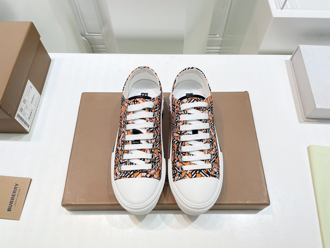 ua B**rry sneakers
