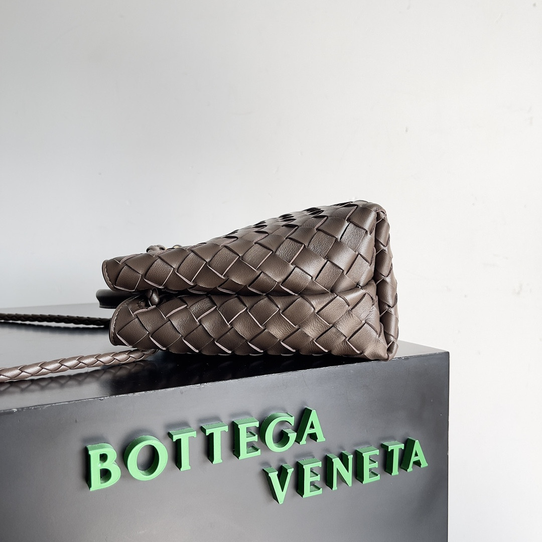 bo*te*ga Ve*ne*ta small andiamo 25x22x10.5cm