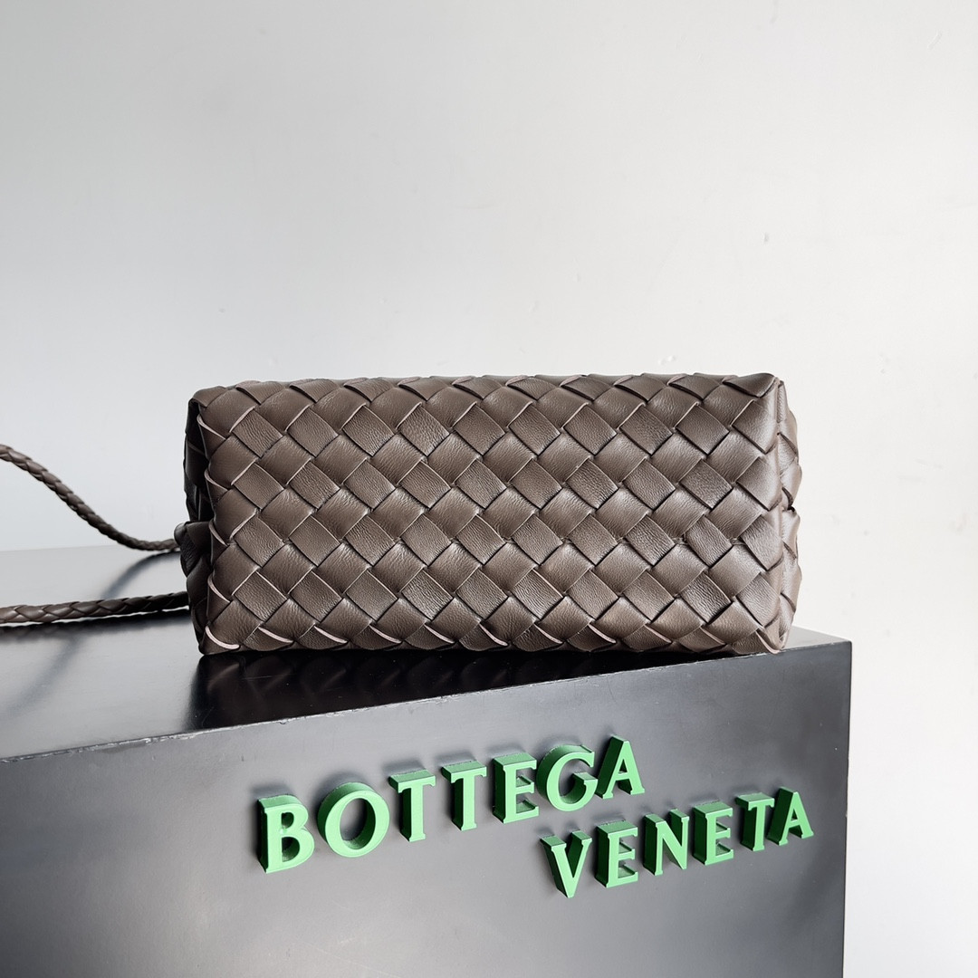 bo*te*ga Ve*ne*ta small andiamo 25x22x10.5cm