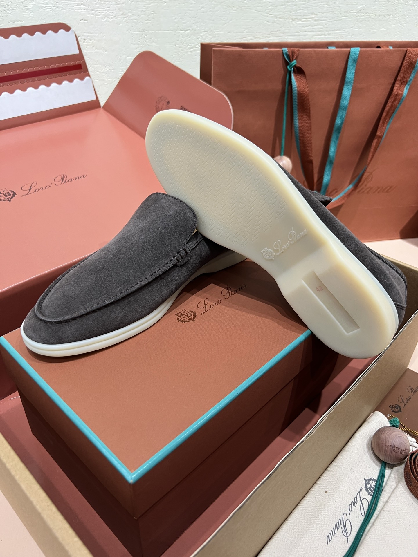 ua L**o p*ana summer walk loafers