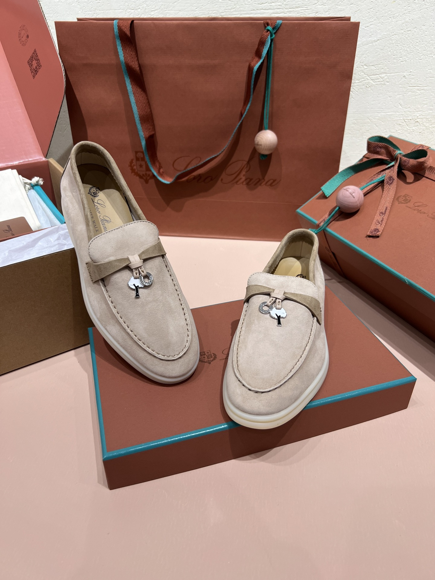 ua L**o p*ana summer charms walk loafers