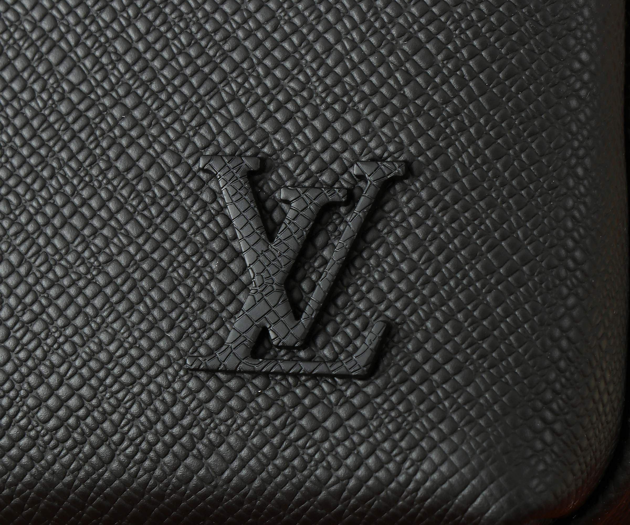 LV District M11657 22.5x15.5x7.5CM