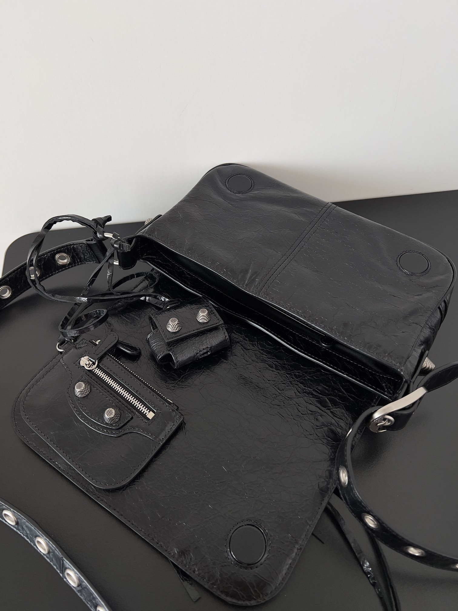 Ba*len*cia*ga le cagole mini flap bag in black 24 x 14 x 5 cm