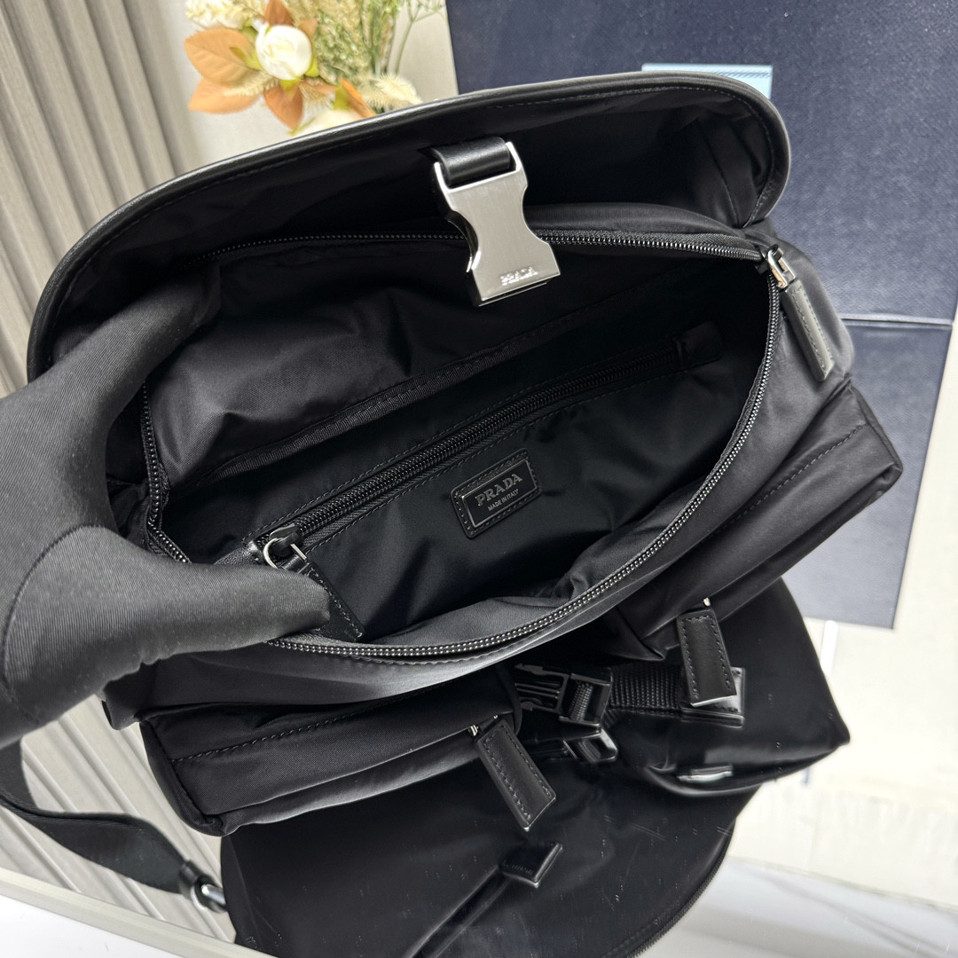 Pra*a re-nylon x leather shoulder bag 18x24x5.5cm