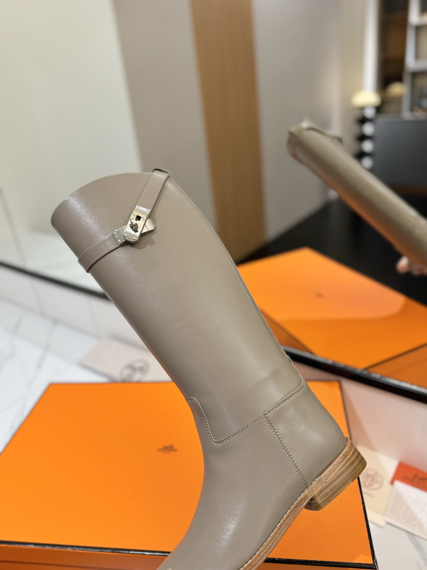 ua H**mes jumping boots