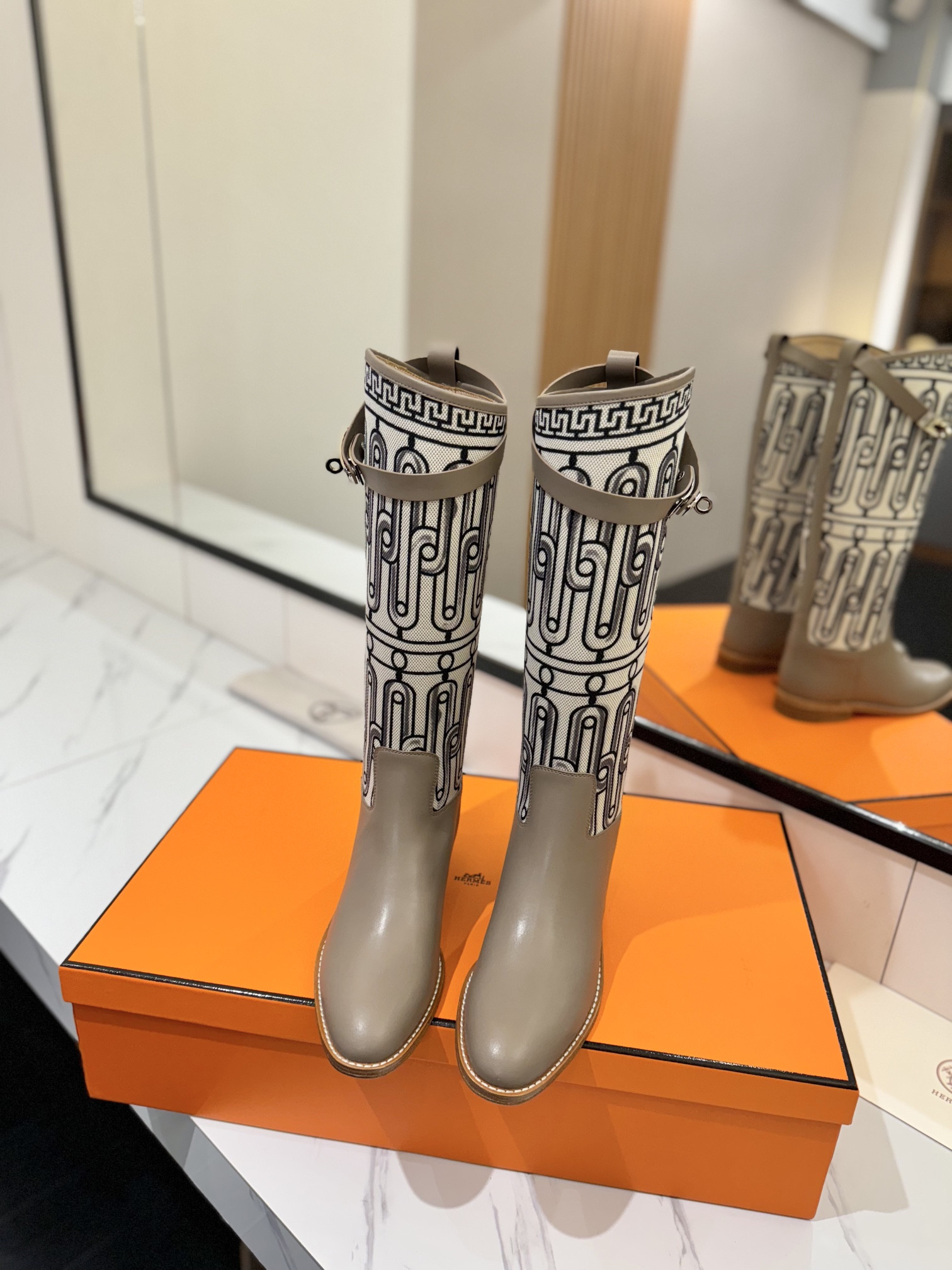 ua H**mes jumping boots