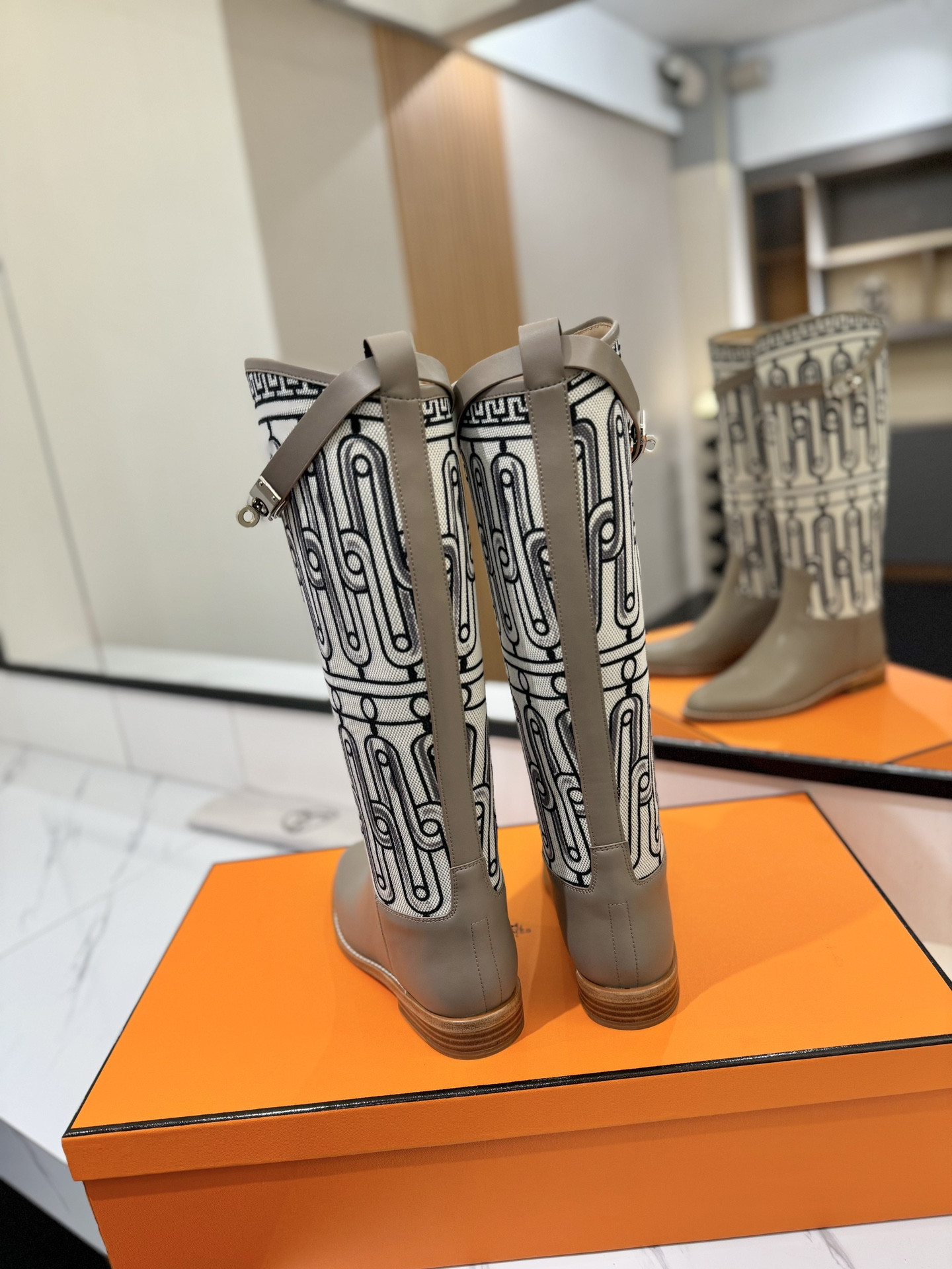 ua H**mes jumping boots