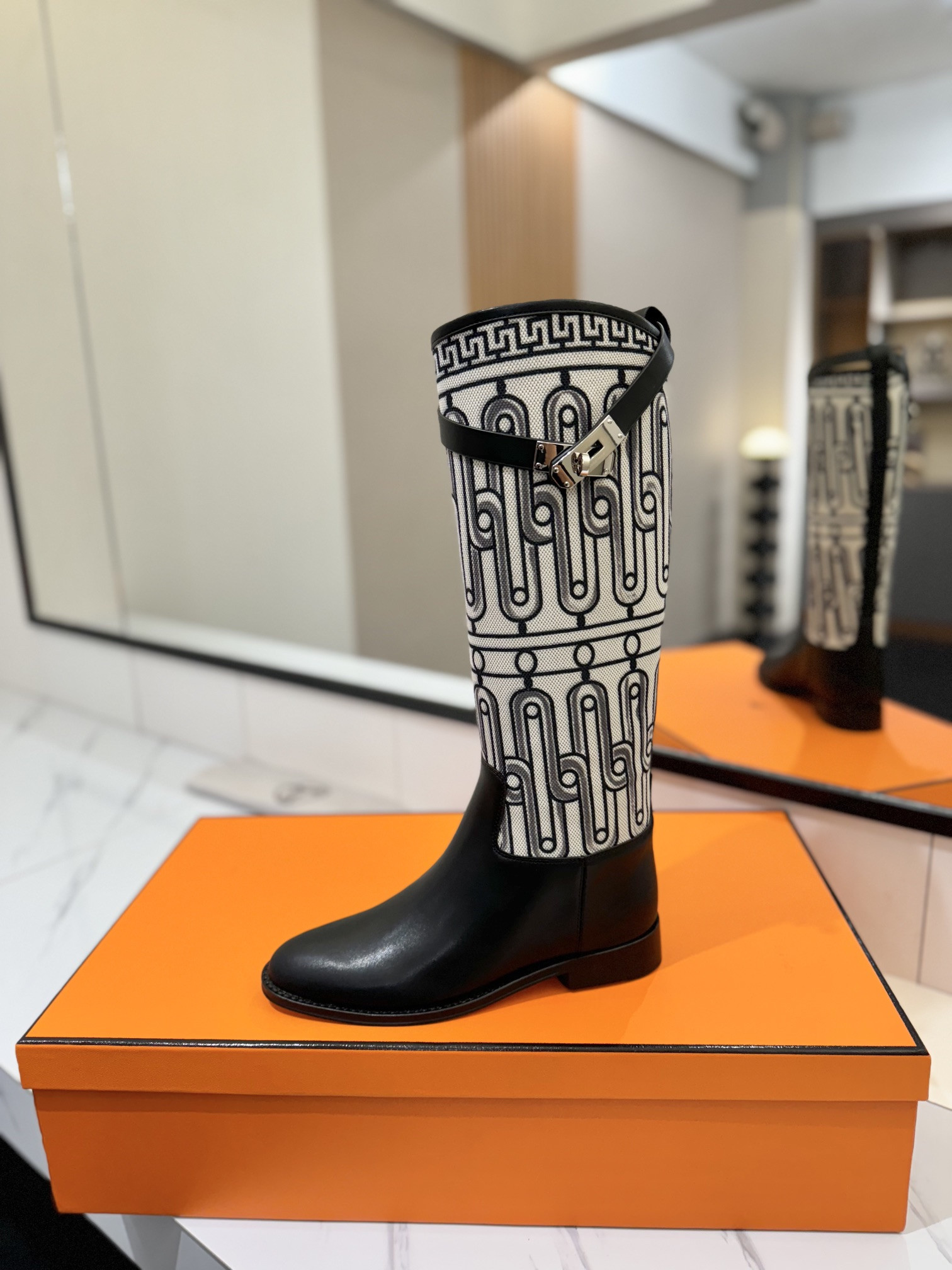 ua H**mes jumping boots
