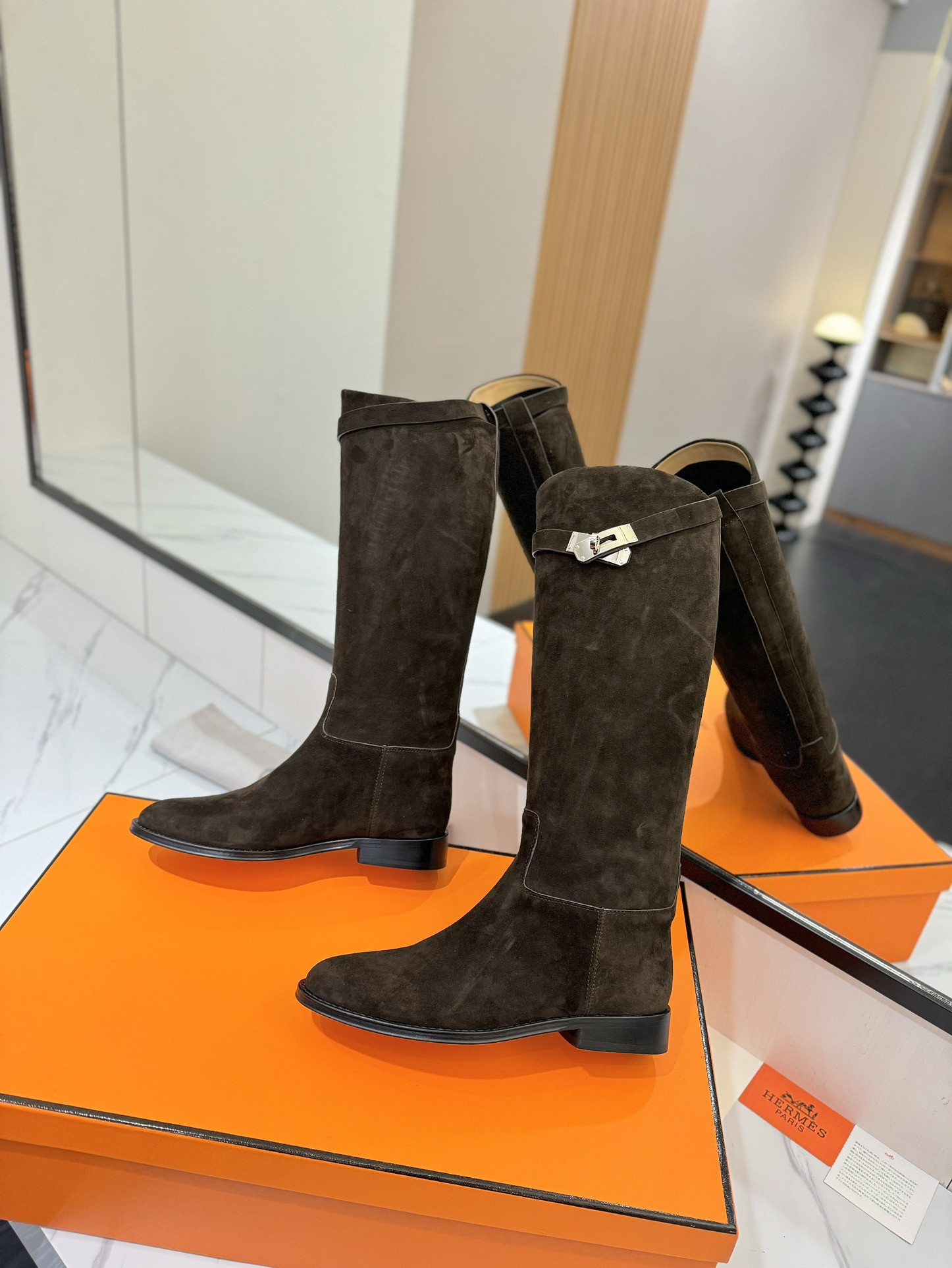 ua H**mes jumping boots