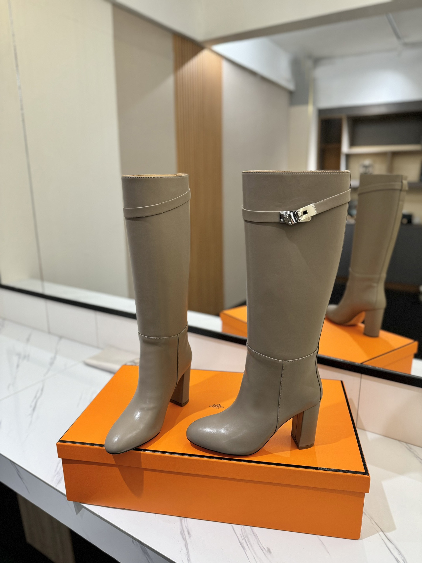 ua H**mes jumping boots (heel height 8.5cm)