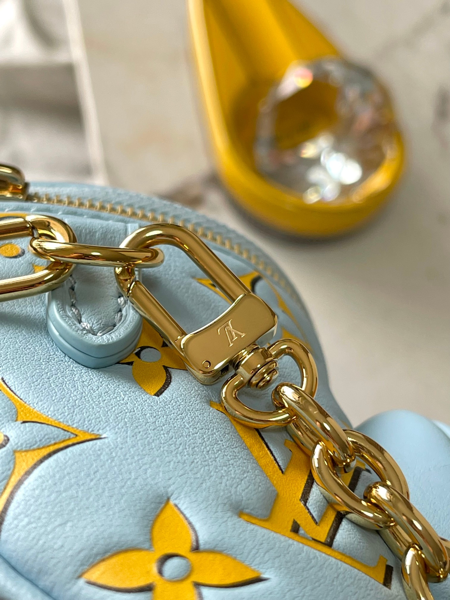 LV Mini Bumbag M83694 17x12x9.5cm