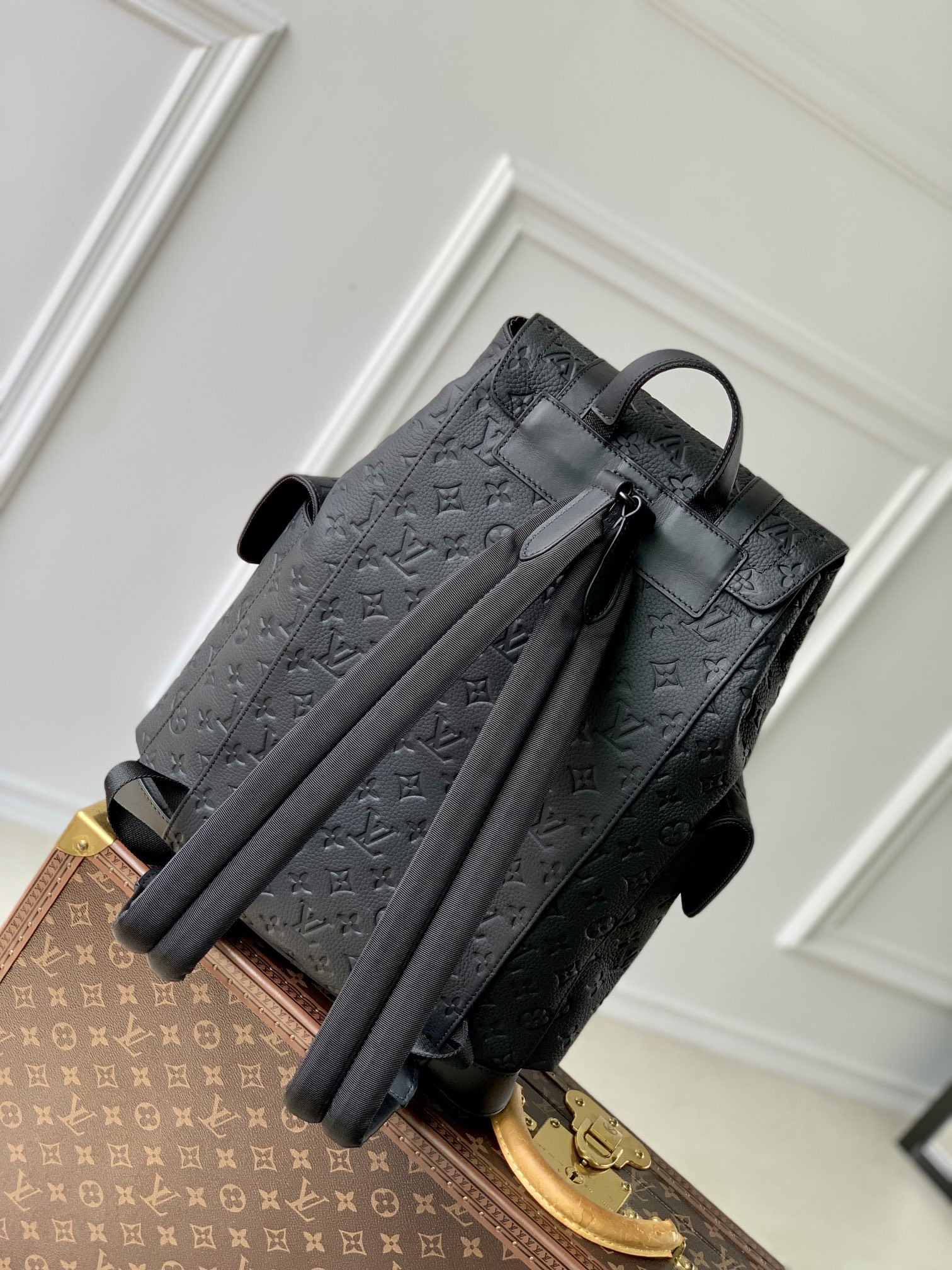 LV Christopher M55699 38x44x12.5cm