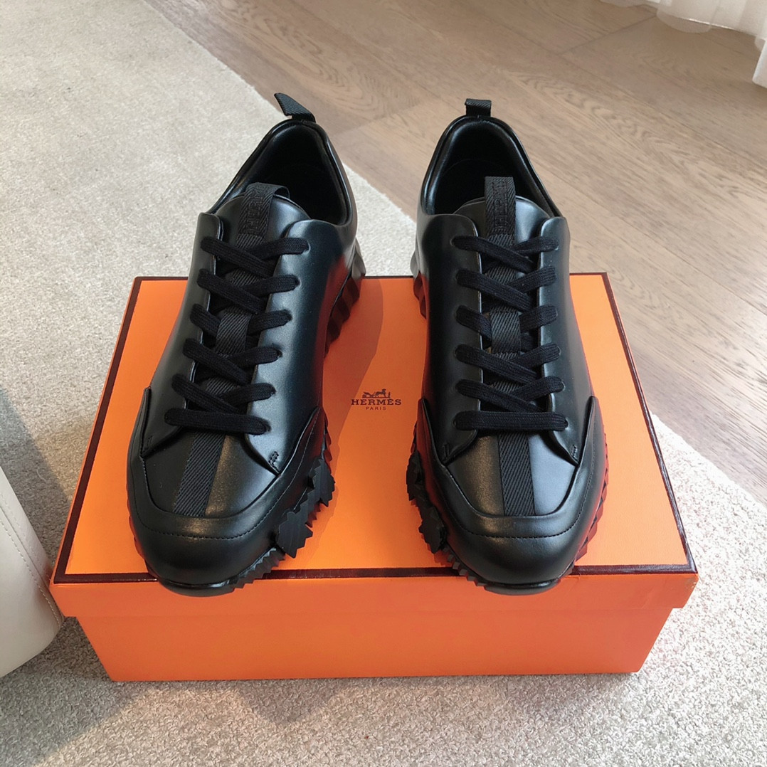 ua H**mes bouncing sneaker