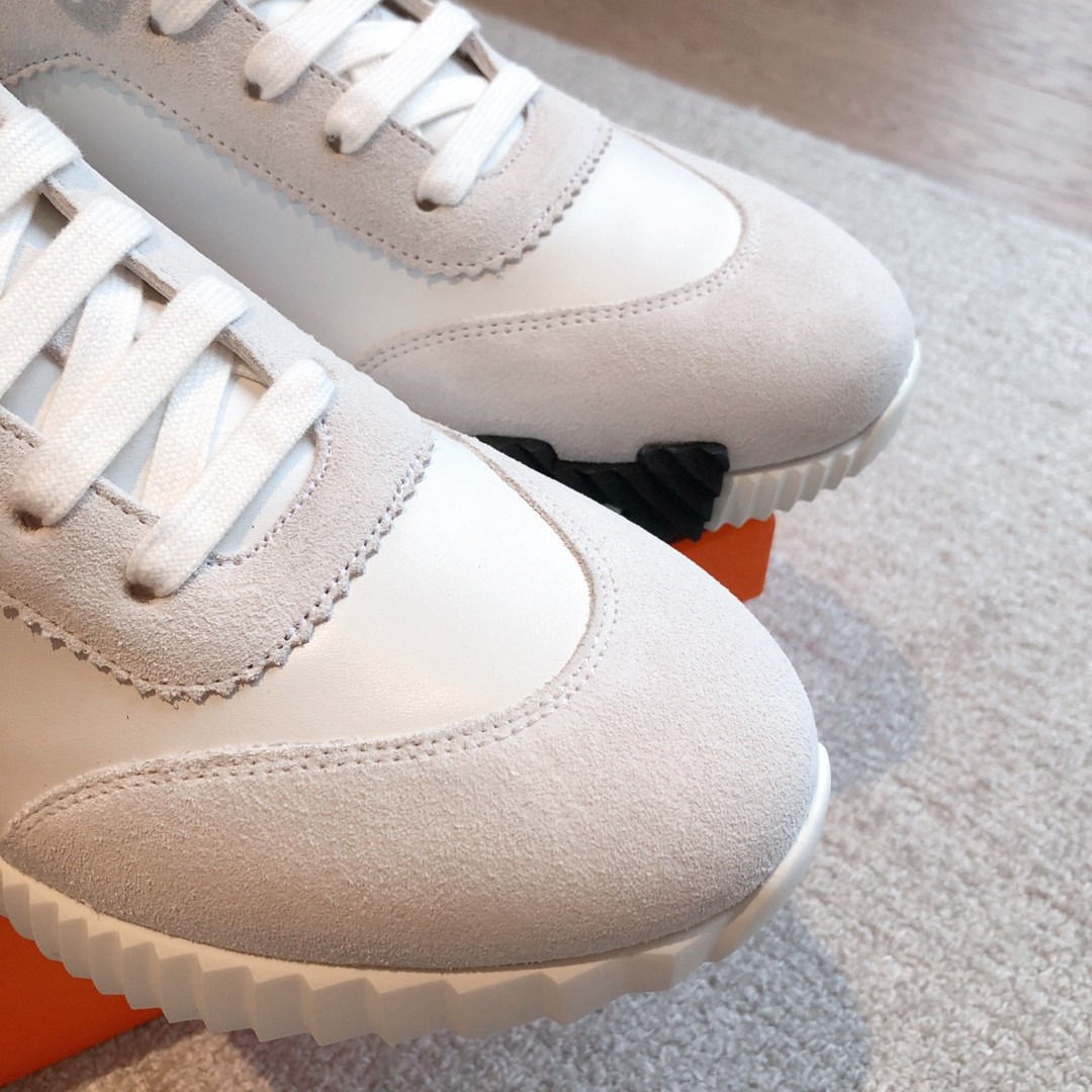 ua H**mes bouncing sneaker