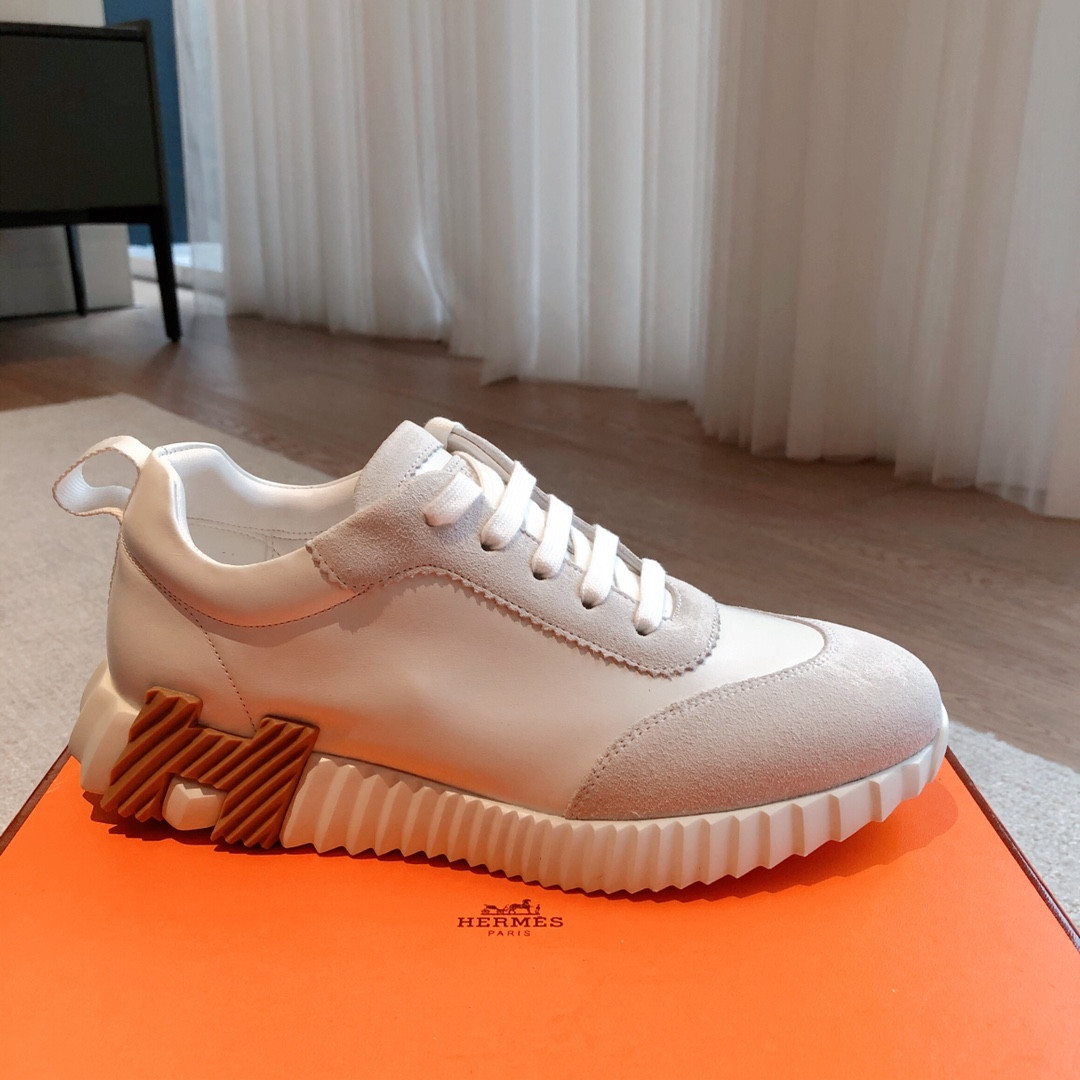 ua H**mes bouncing sneaker
