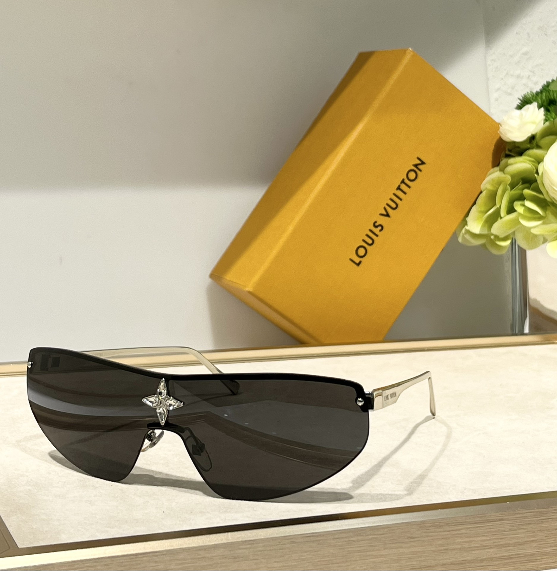 LV Glasses Z2064U 142-145