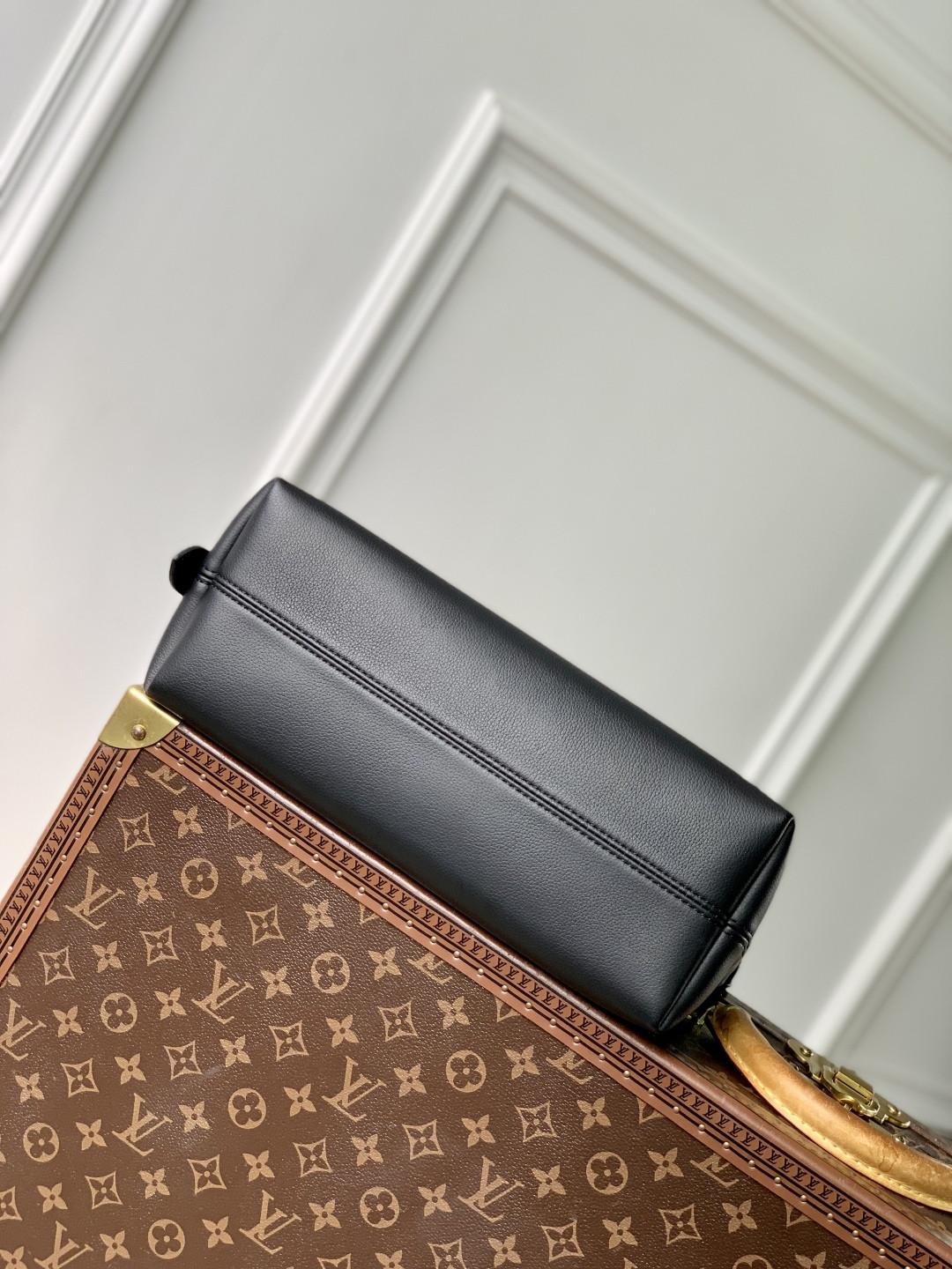 LV Messenger Bag M13148 30x18x12cm