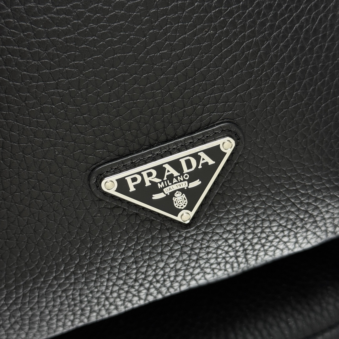 Pra*a cross leather bag 47.5x26.5x10cm