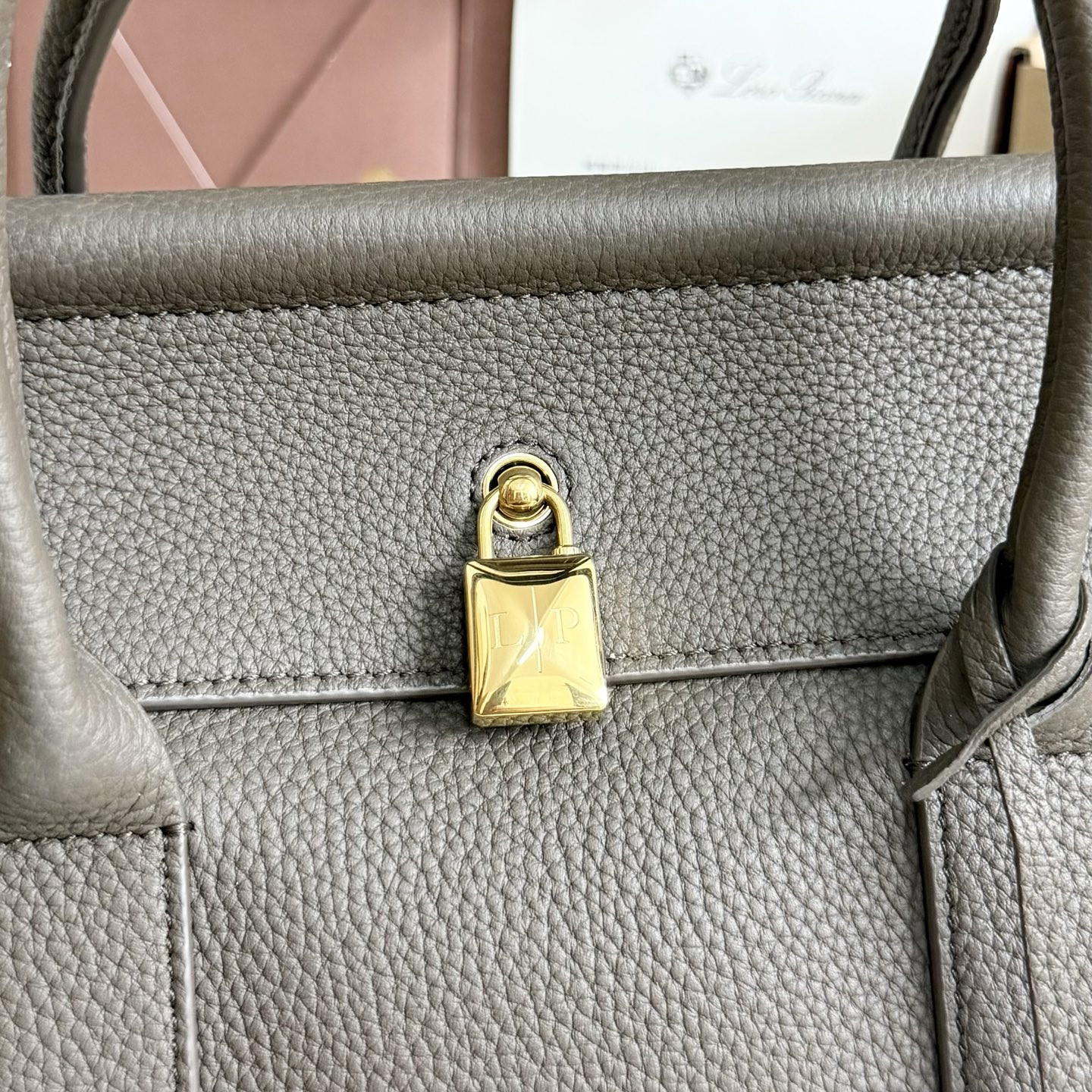 L**o p*ana loom l25 calfskin 25x18x12.5cm