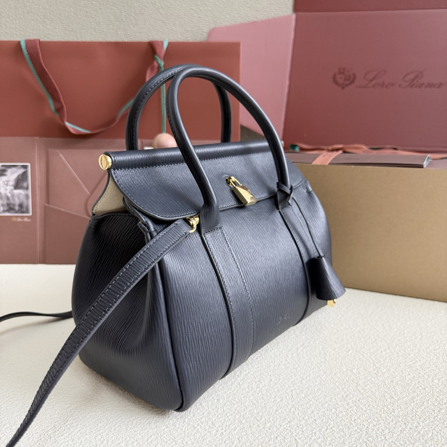 L**o p*ana loom l25 calfskin dark blue 25x18x12.5cm