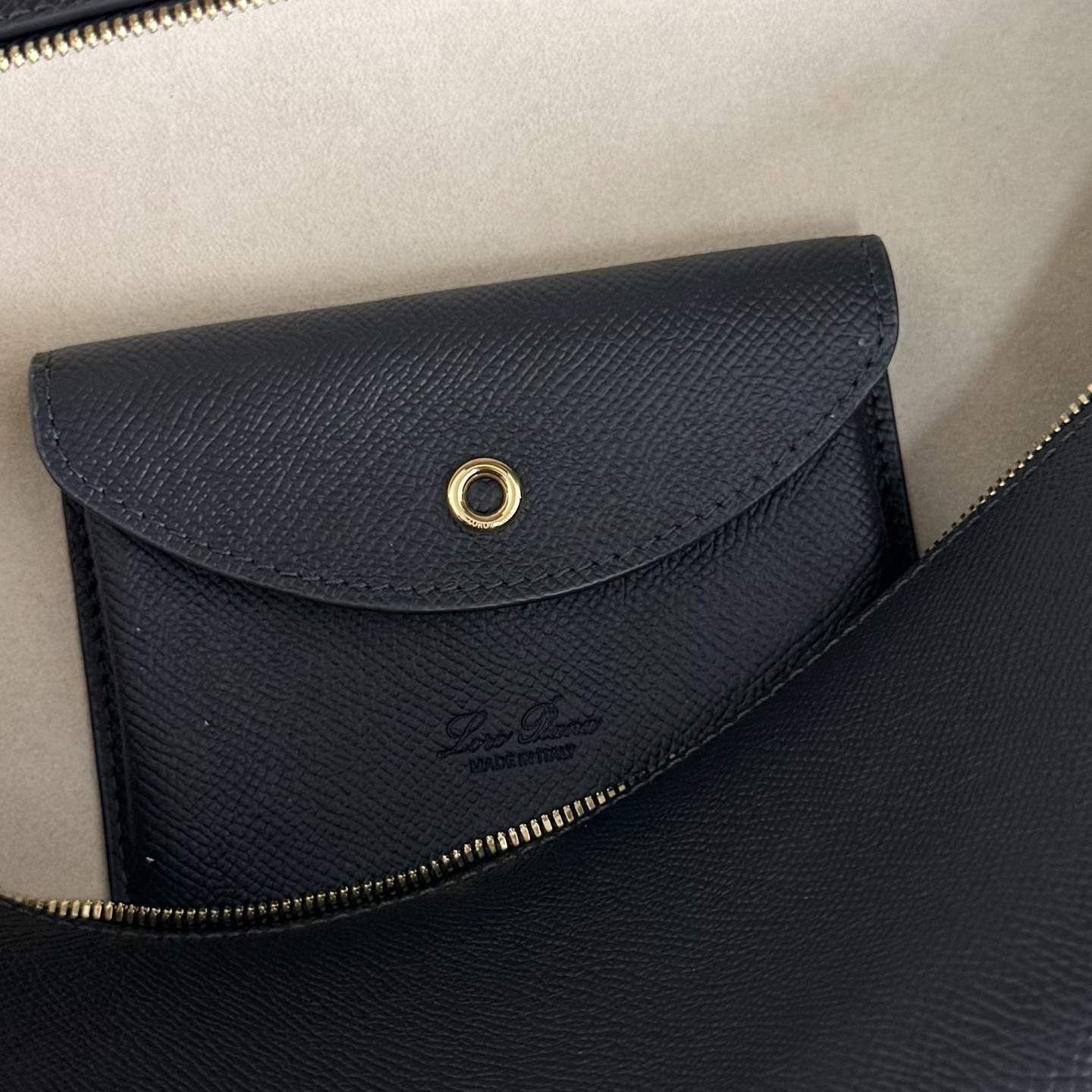 L**o p*ana extra pocket l27 calfskin 16x27x10cm