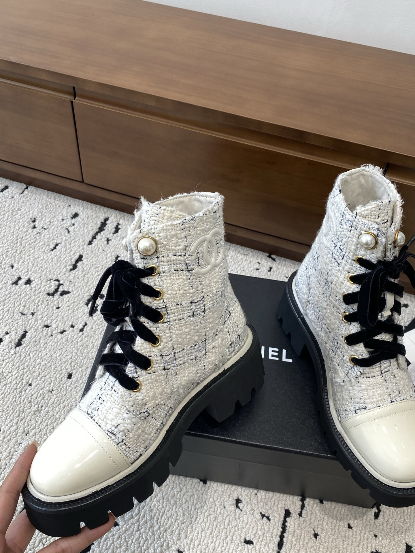 ua Ch*el boots