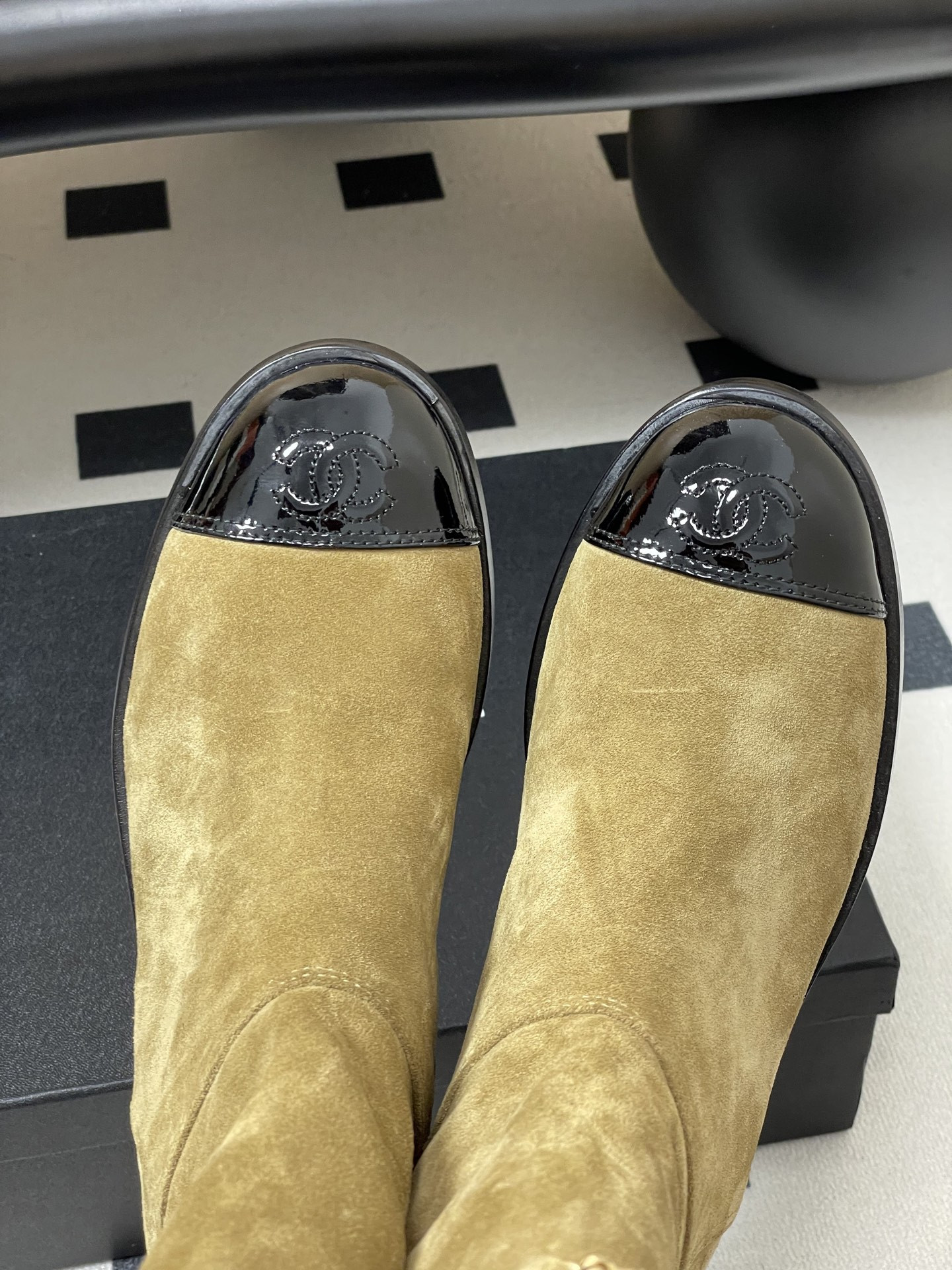 ua Ch*el boots