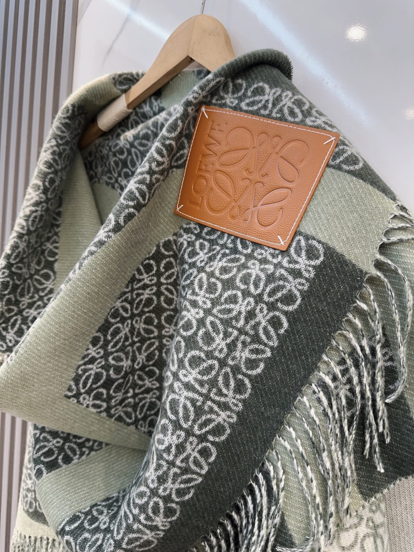 L0ew* scarf 130x140cm