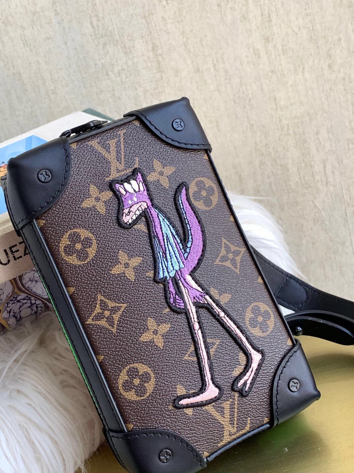 LV VERTICAL SOFT TRUNK M80144